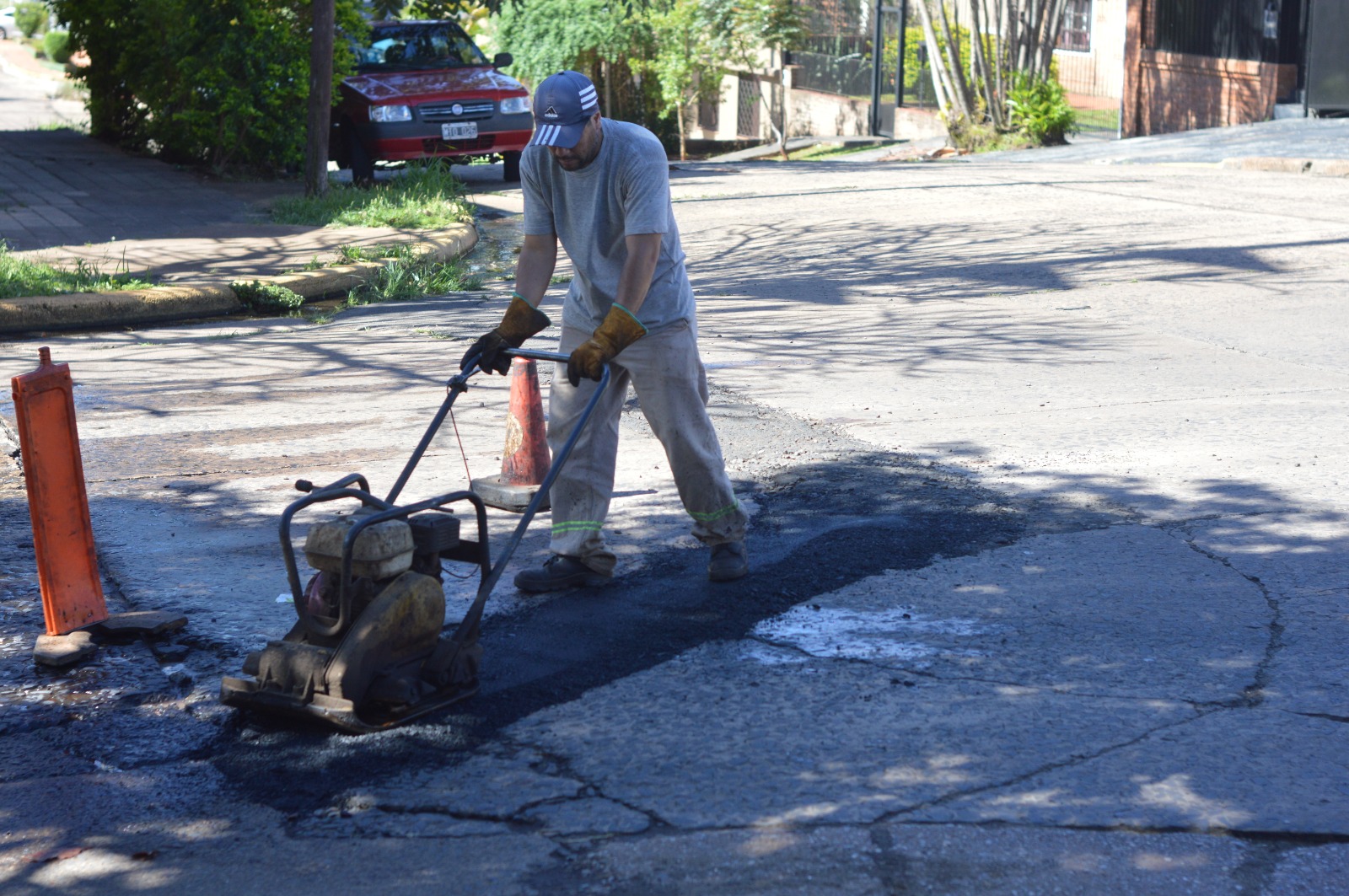 <p>La Municipalidad avanza con operativos de bacheo y mantenimiento integral en Villa Sarita</p>